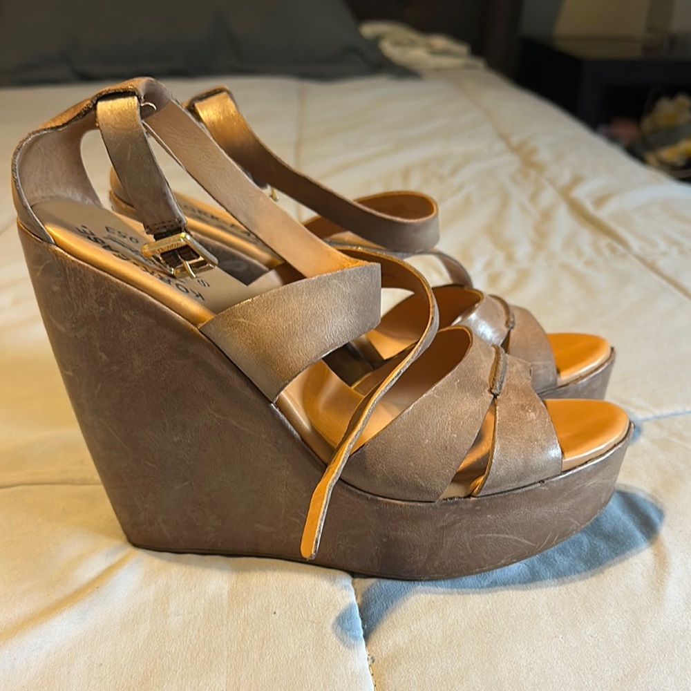 Kork-Ease Brown Wedge Sandals with Strappy Design